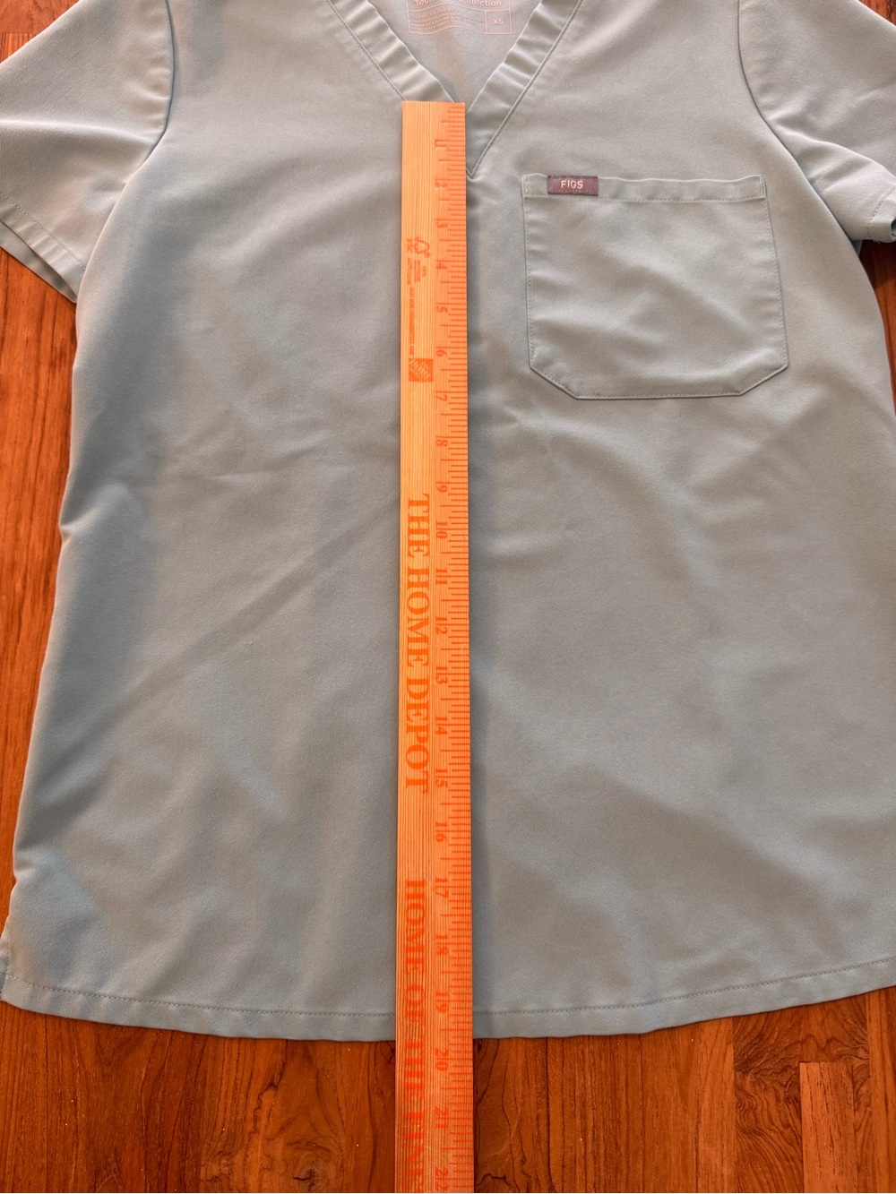 FIGS Light Blue Scrubs Shirt Top Women’s XS Short Sleeve Technical Collection - Picture 8 of 9
